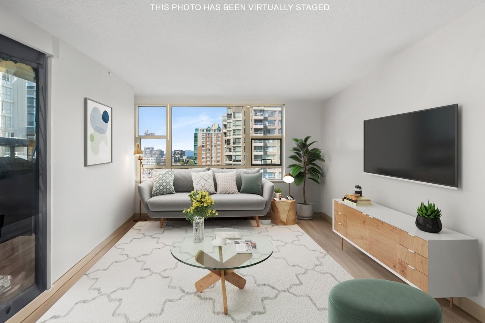 Listing Image 4