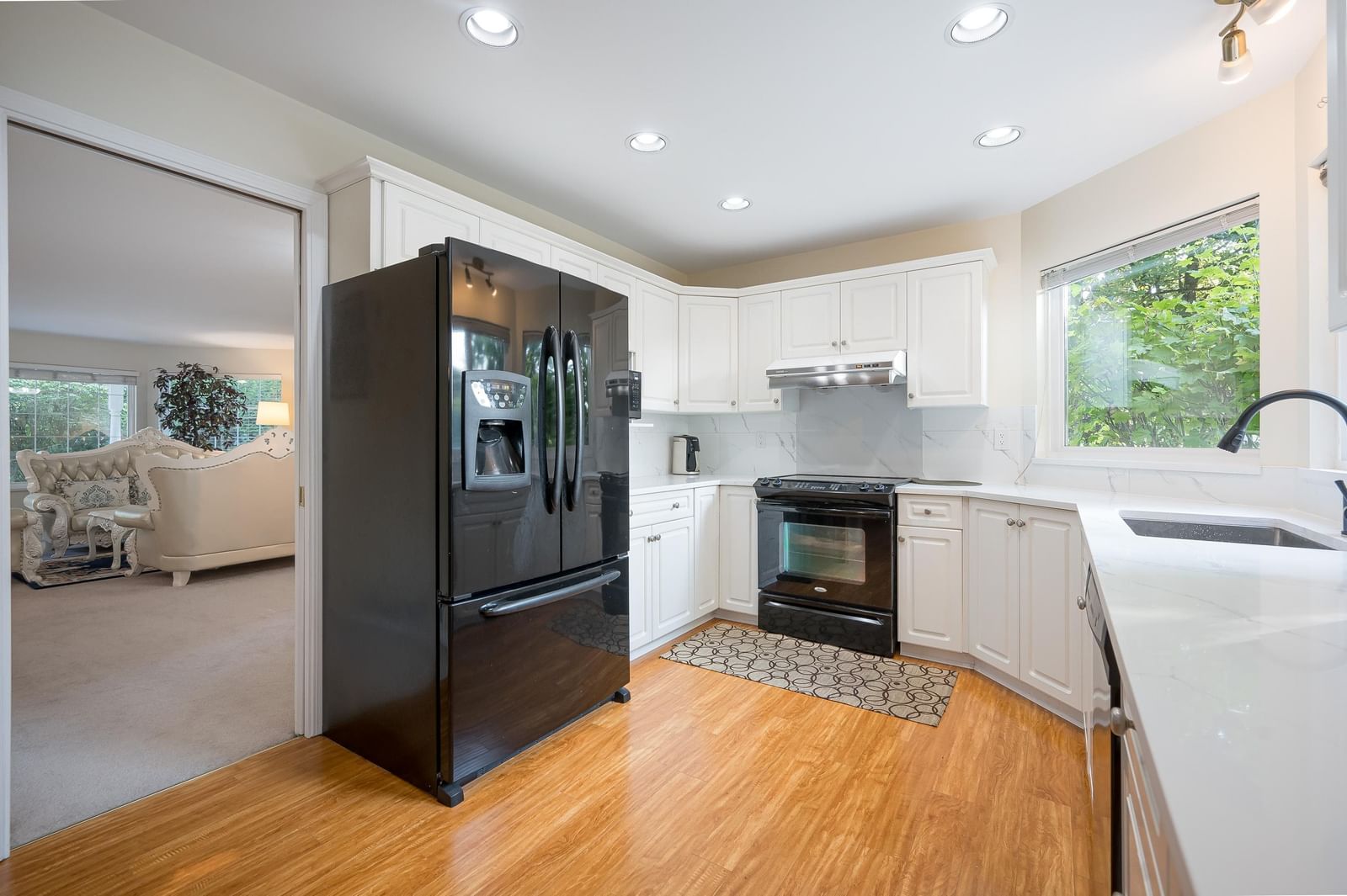 Listing Image 12
