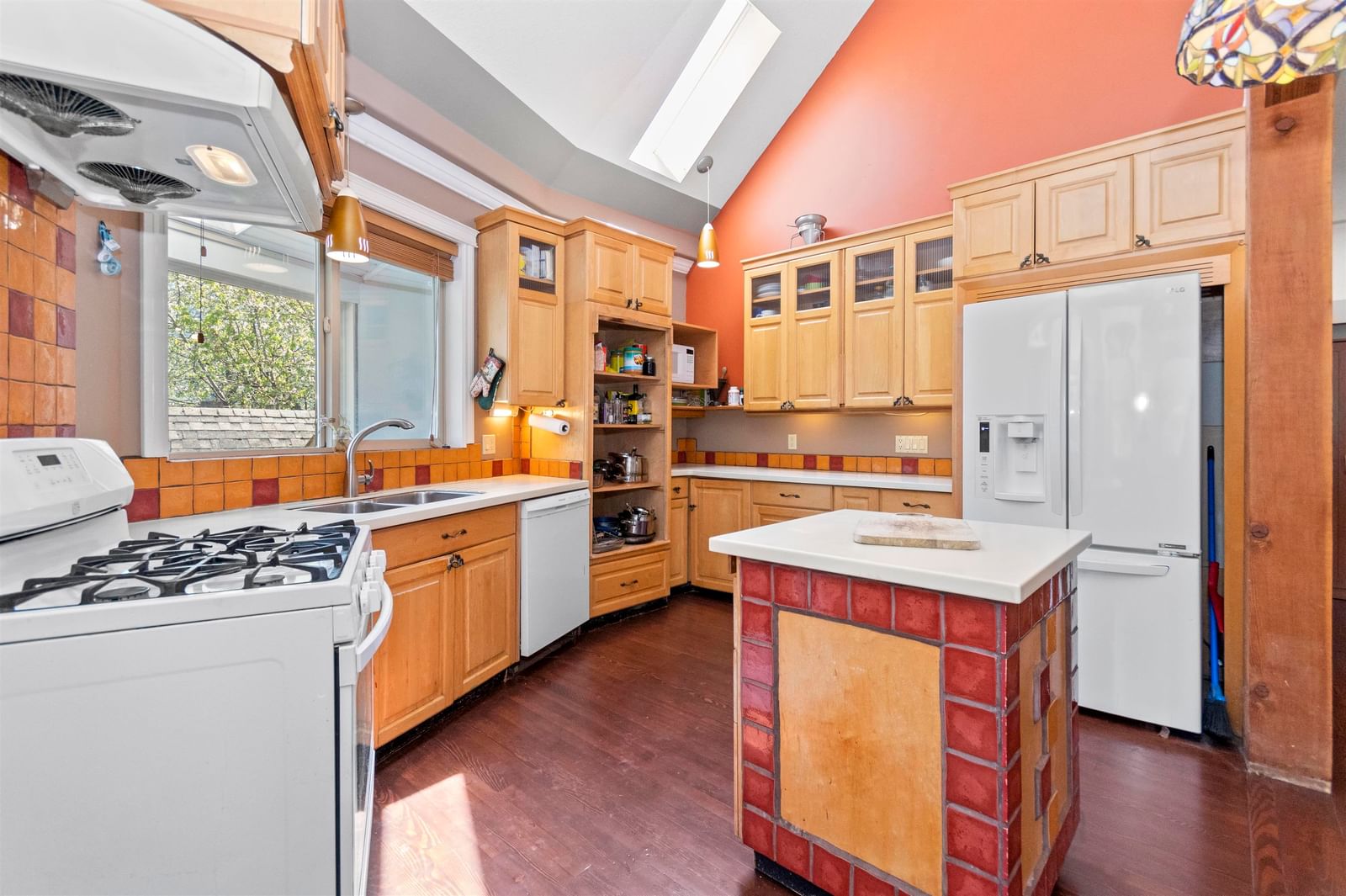 Listing Image 4