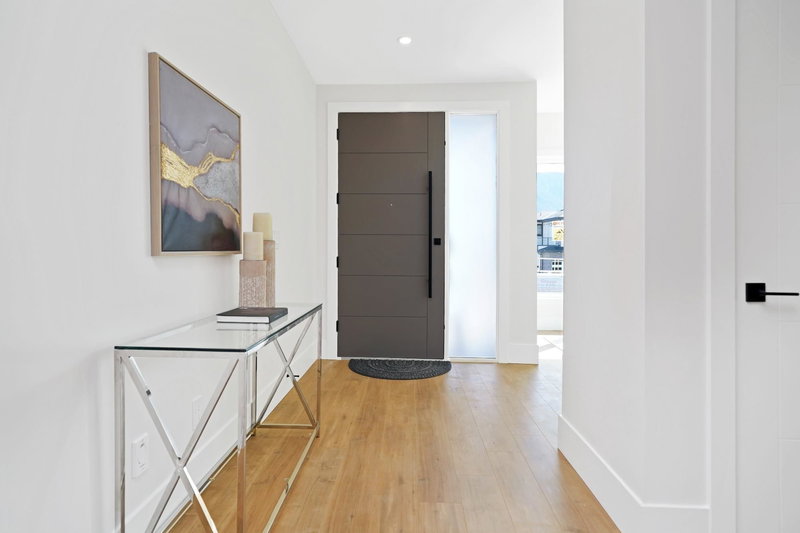 46137 Crestview Drive, Chilliwack, V2R 6G4 | Image 2