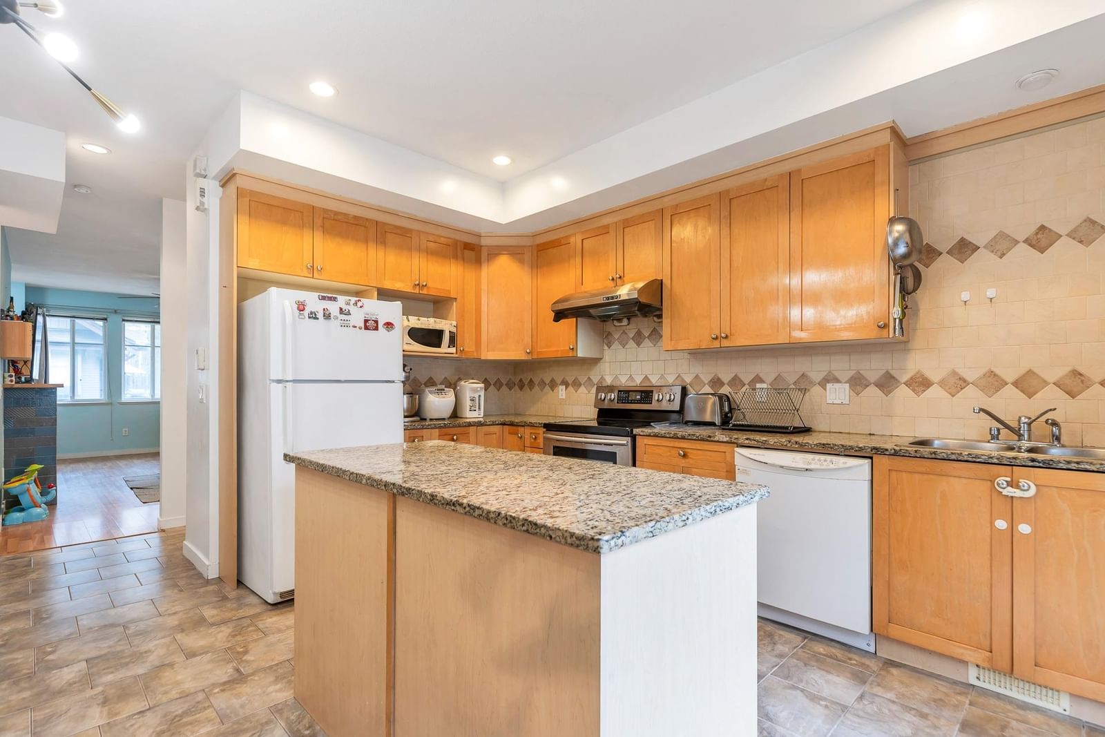 Listing Image 11