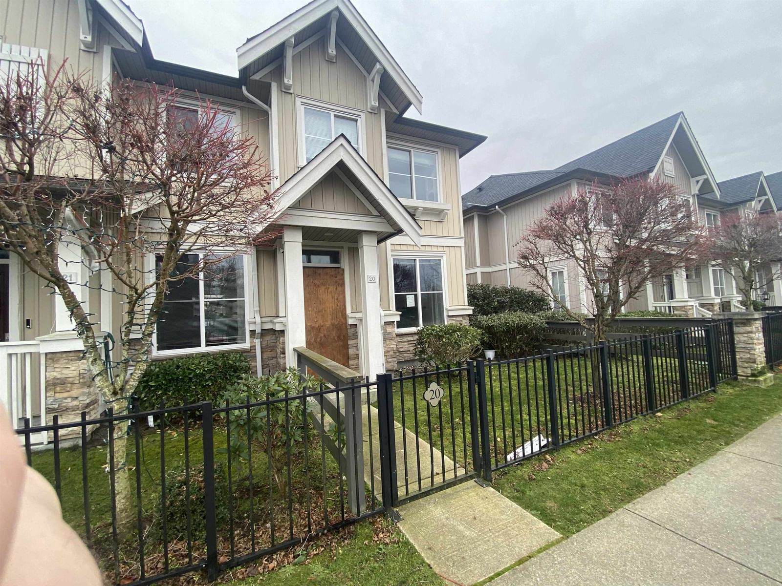 Listing Image 17