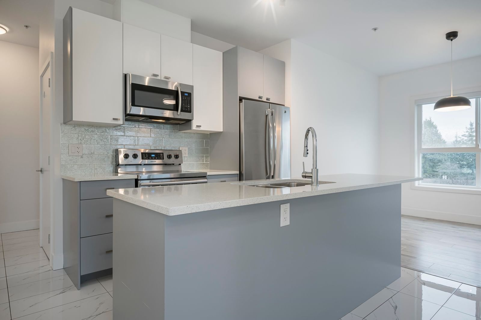 Listing Image 19