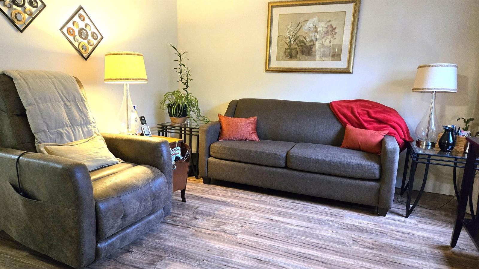 Listing Image 11