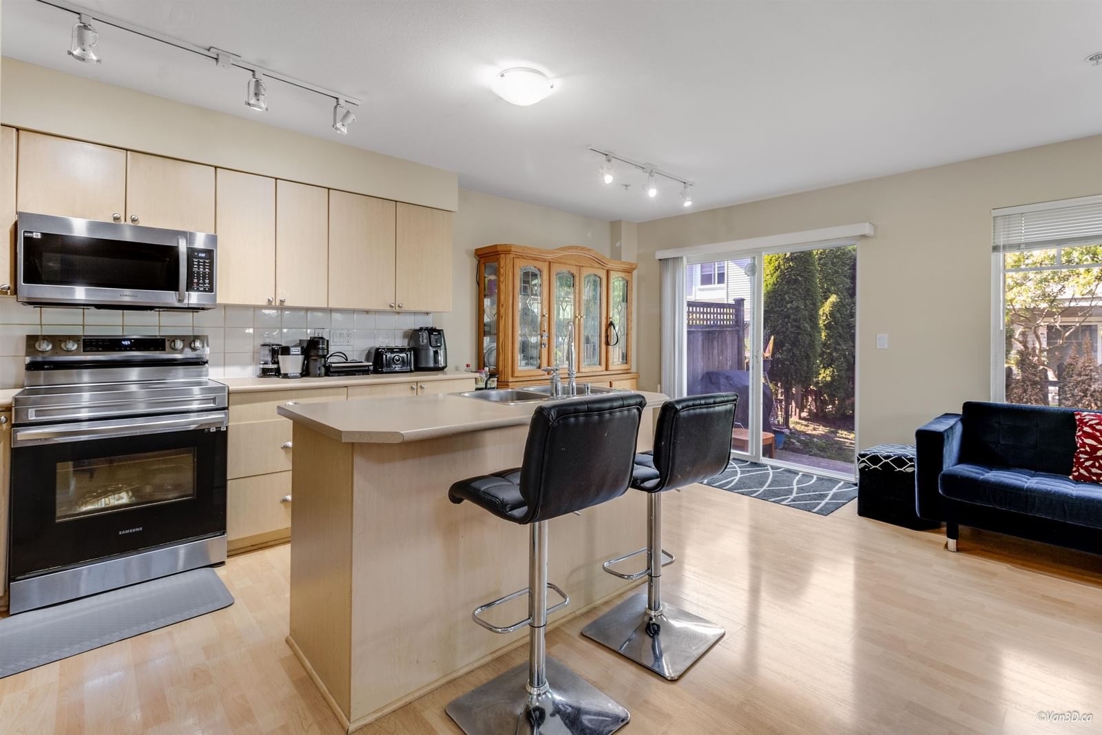 Listing Image 12