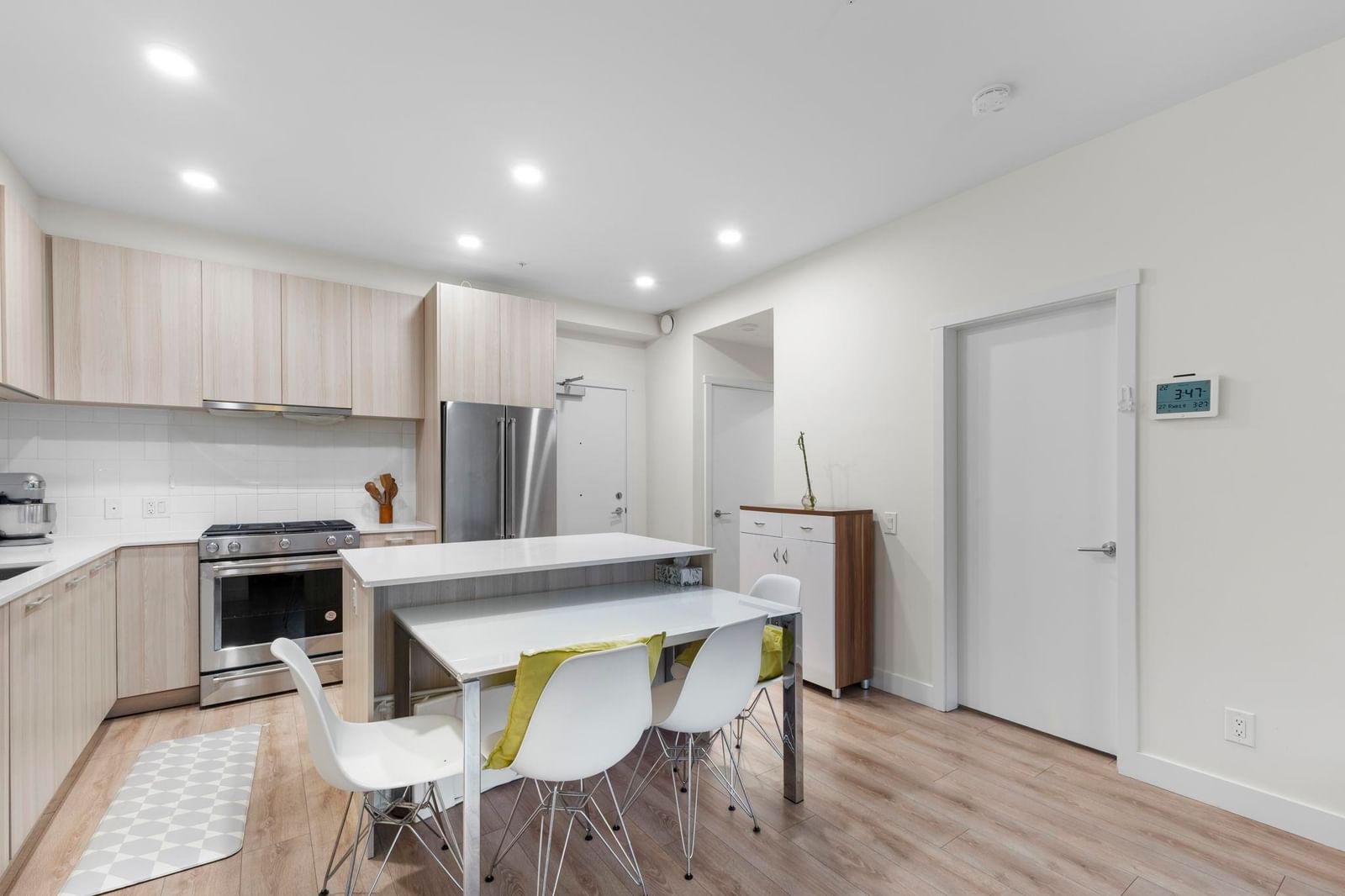 Listing Image 11