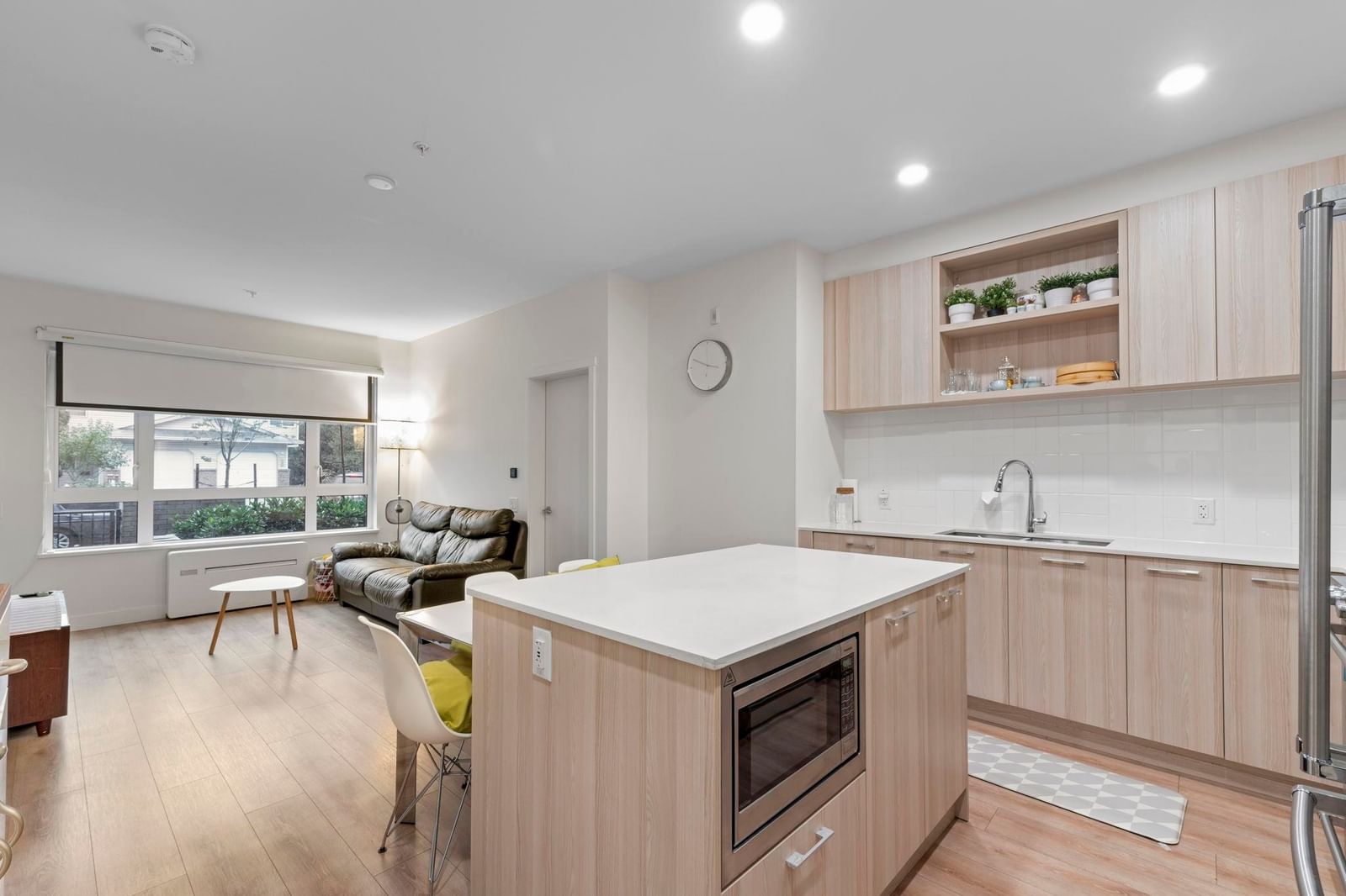 Listing Image 3