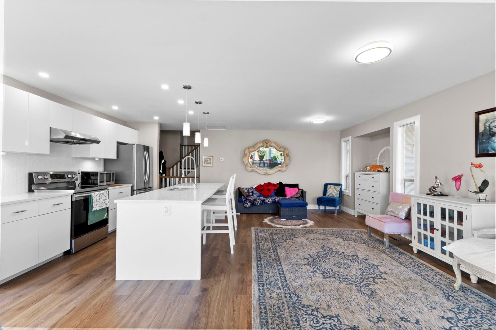 Listing Image 5