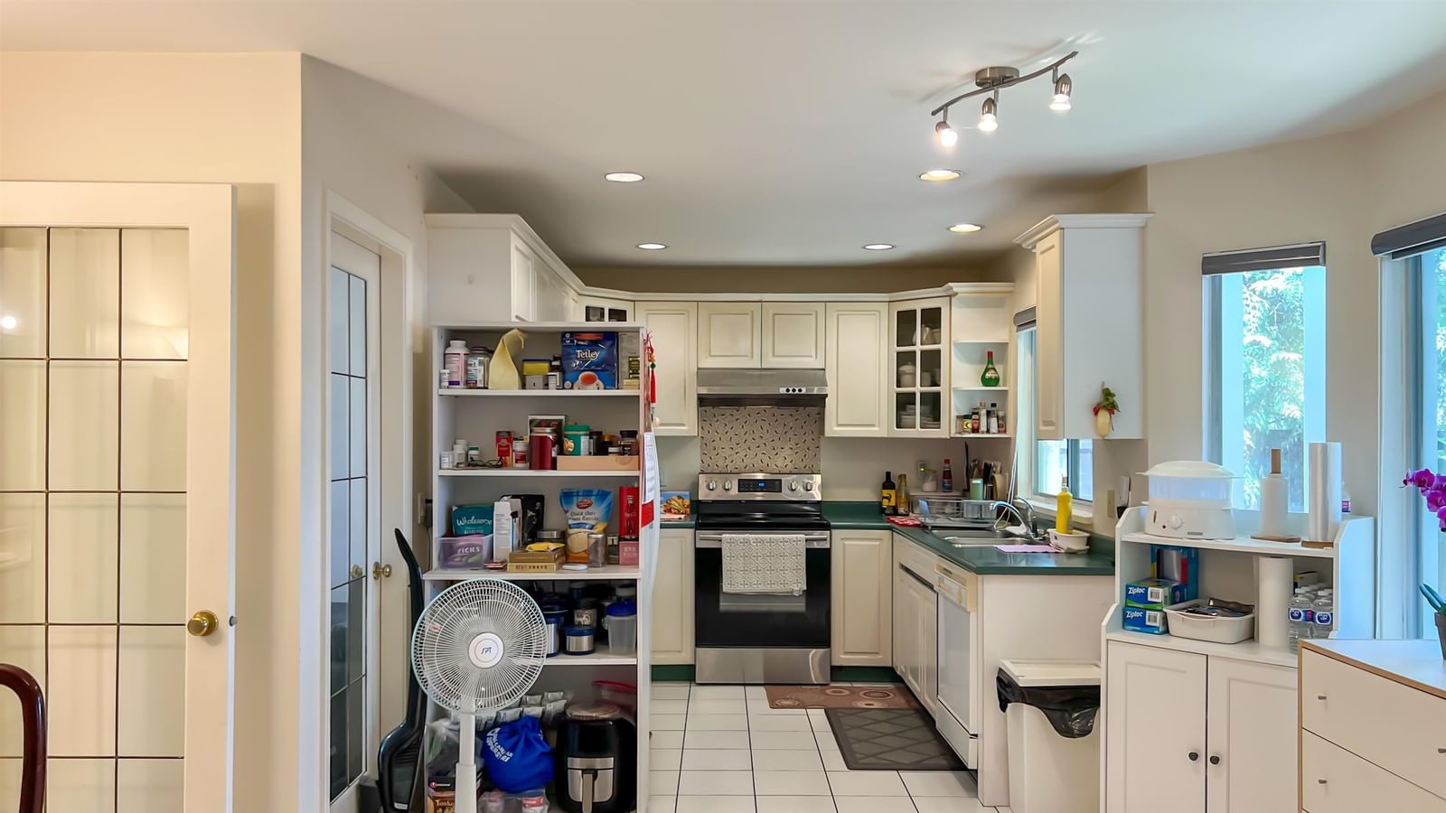 Listing Image 11