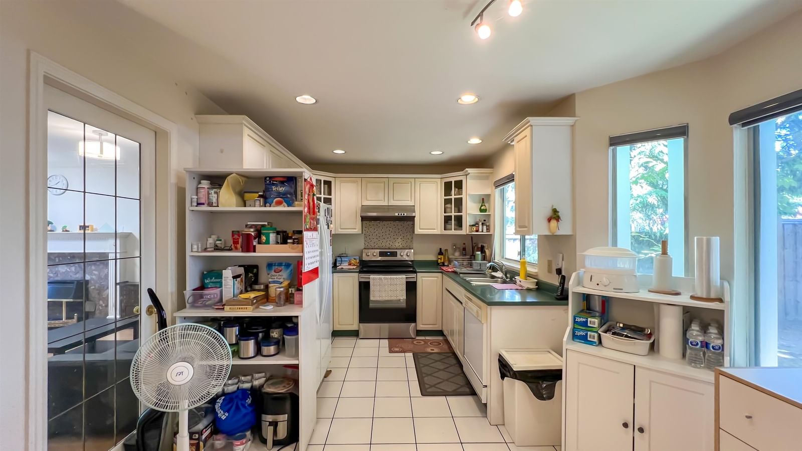 Listing Image 9