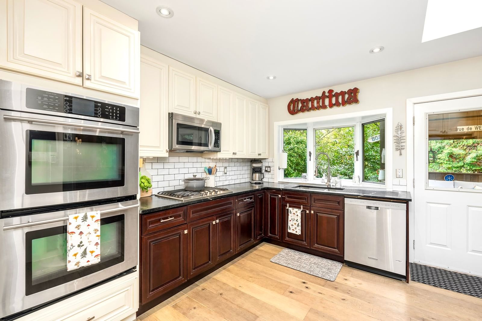 Listing Image 12