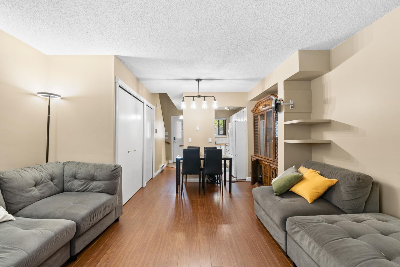 Listing Image 8
