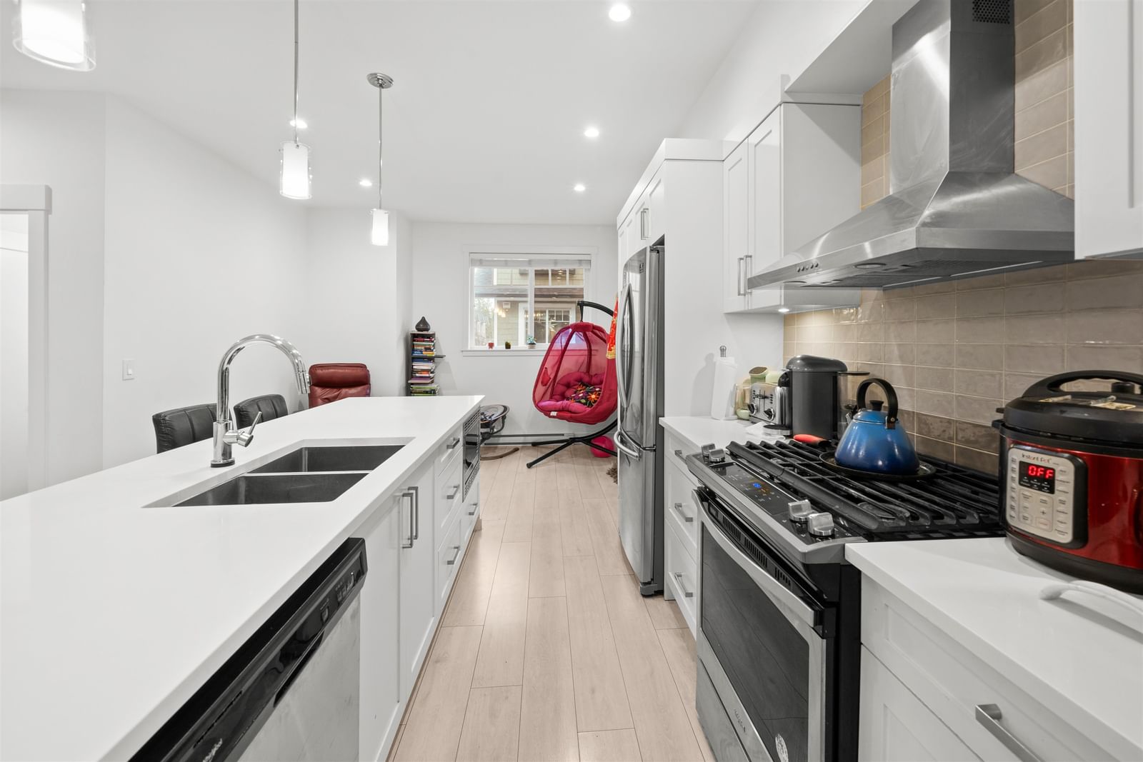 Listing Image 6