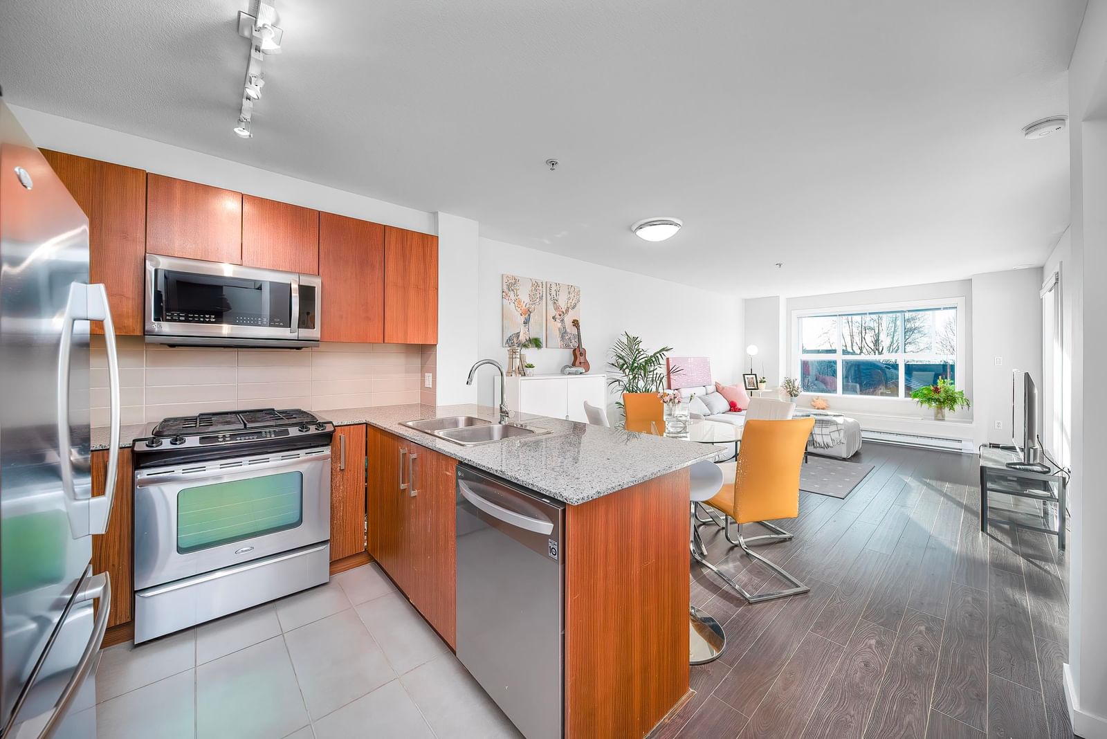 Listing Image 12