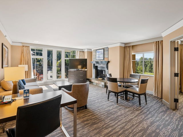 428/430 - 4050 Whistler Way