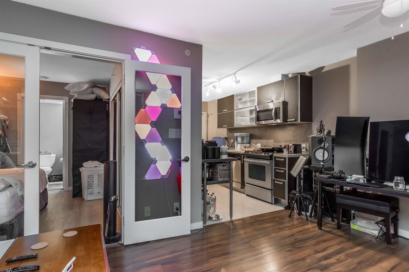Listing Image 14