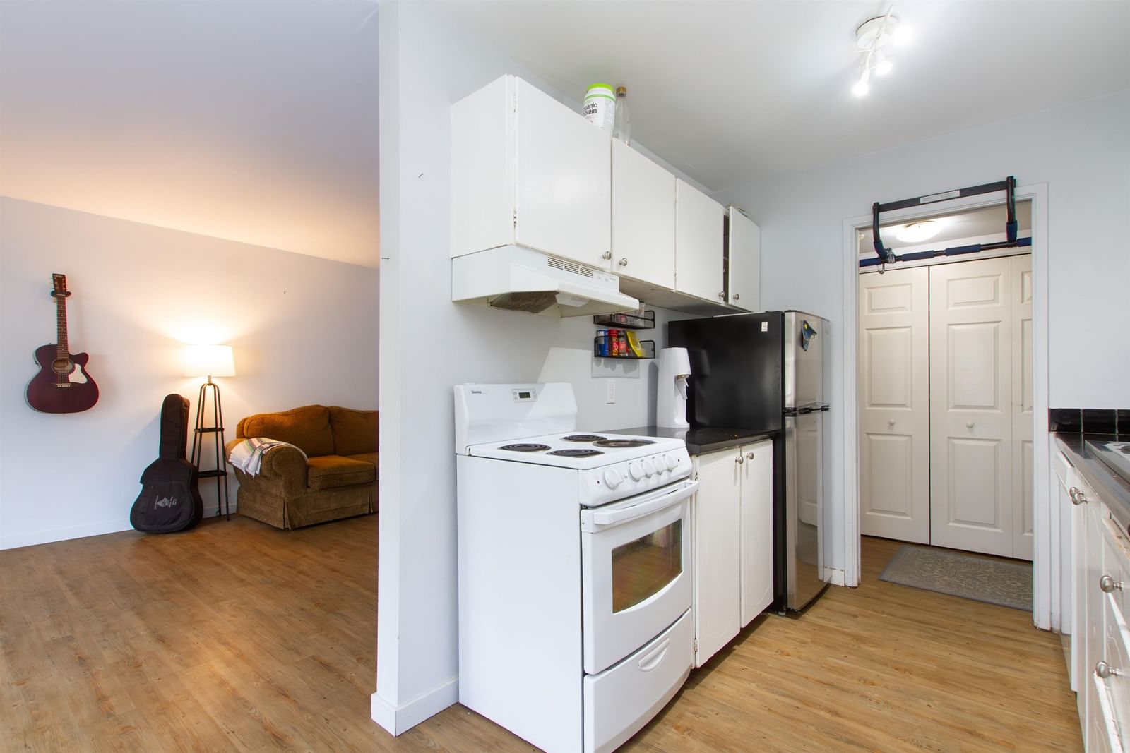 Listing Image 12