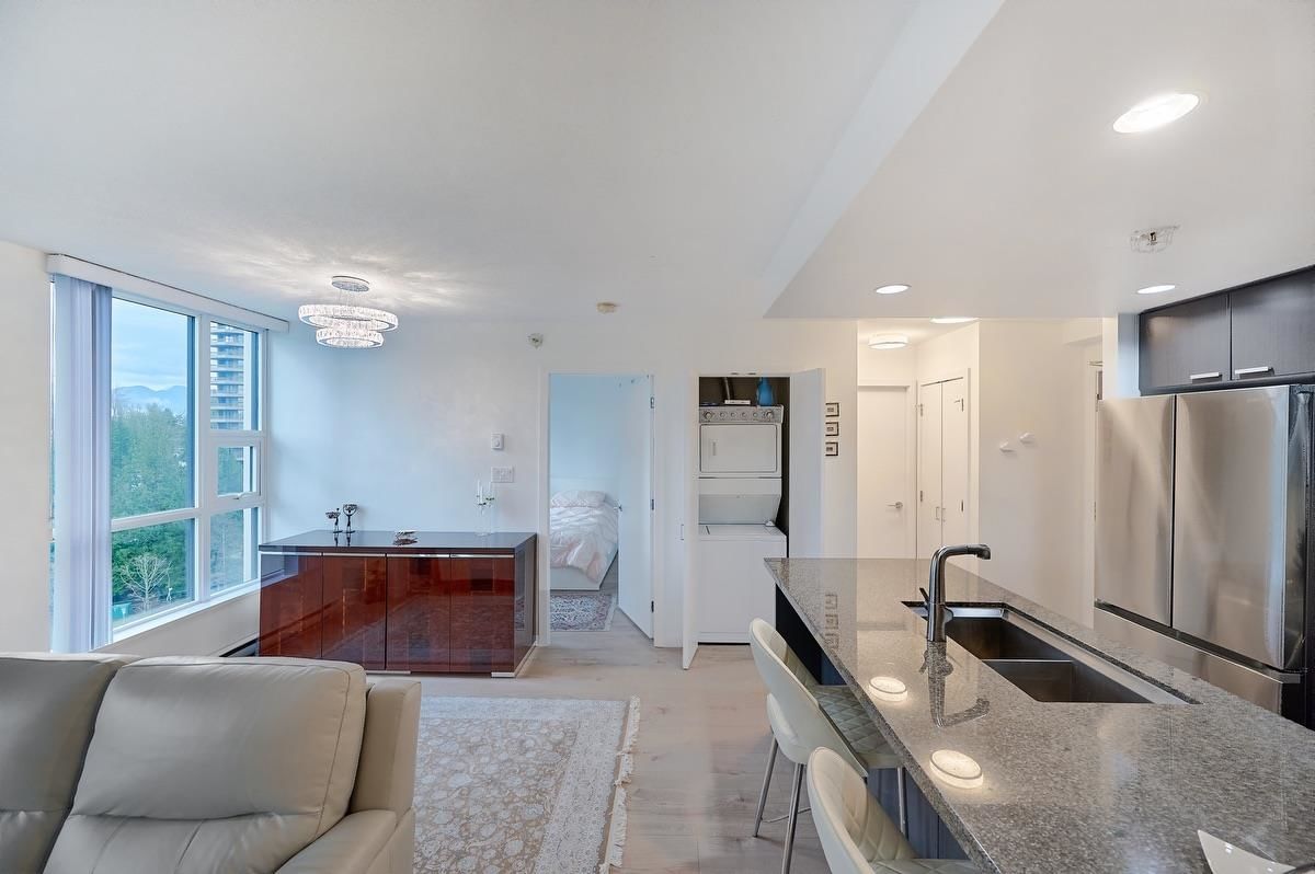 Listing Image 12