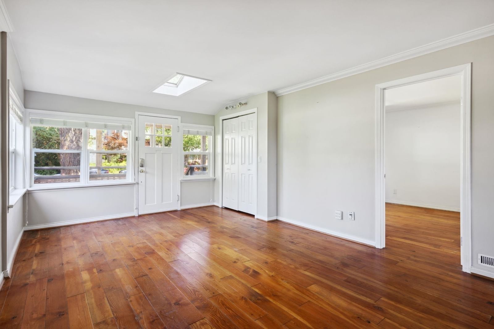 Listing Image 9