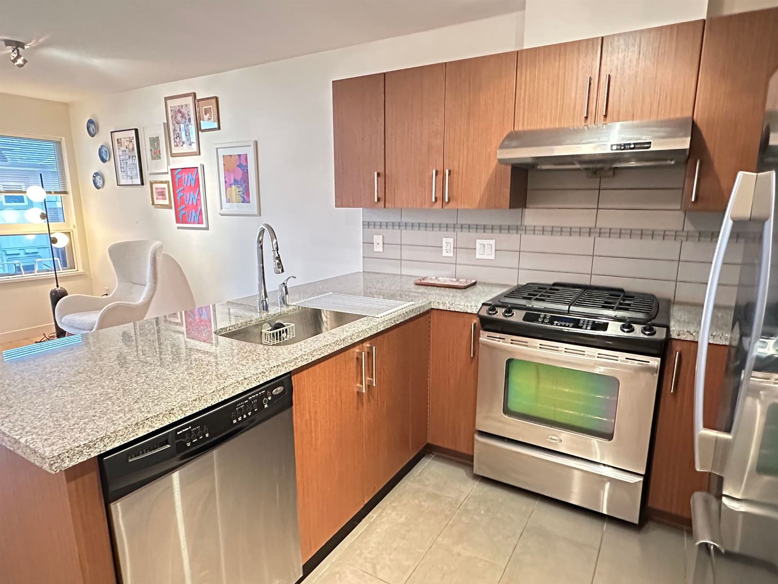 Listing Image 15