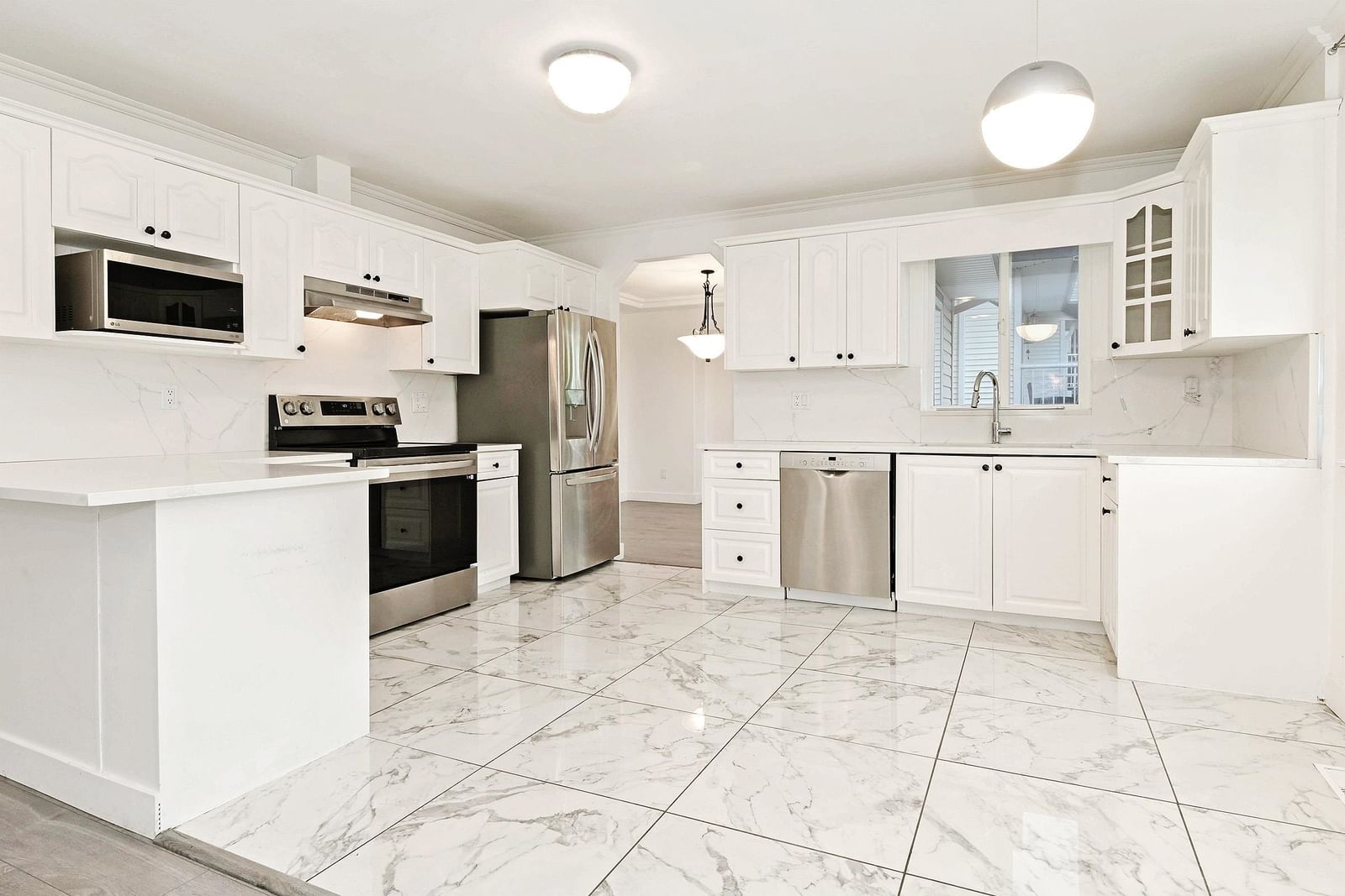 Listing Image 12