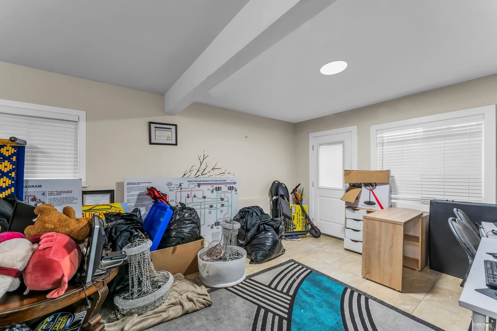 Listing Image 6