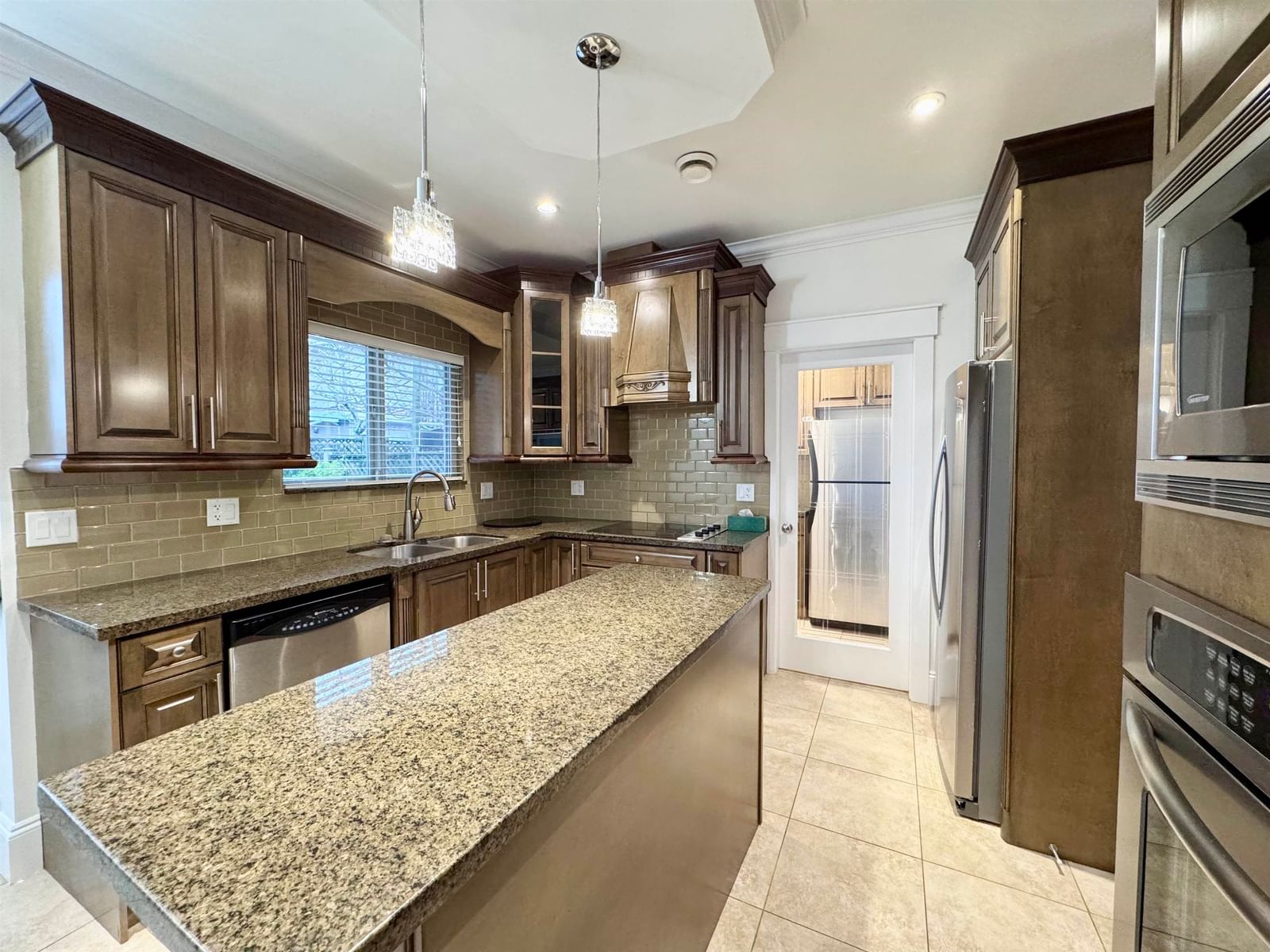 Listing Image 10