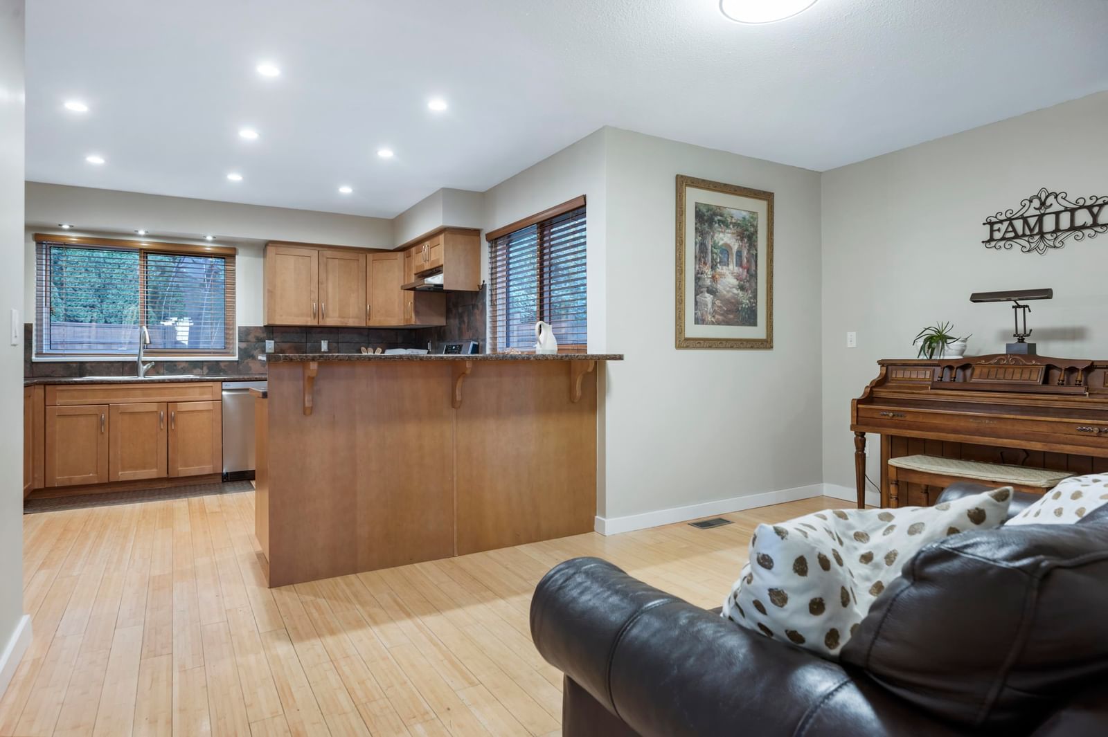 Listing Image 14