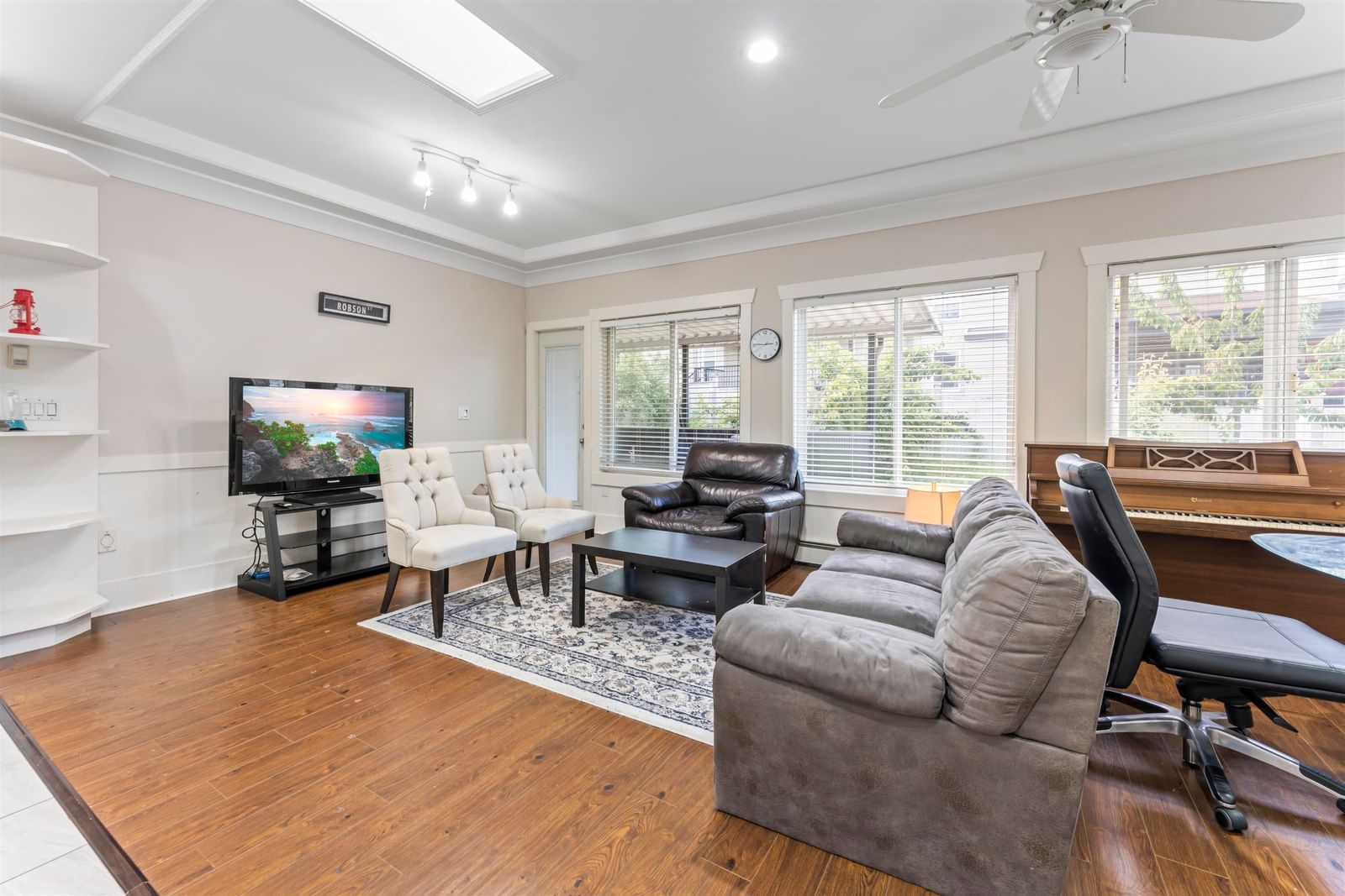 Listing Image 12