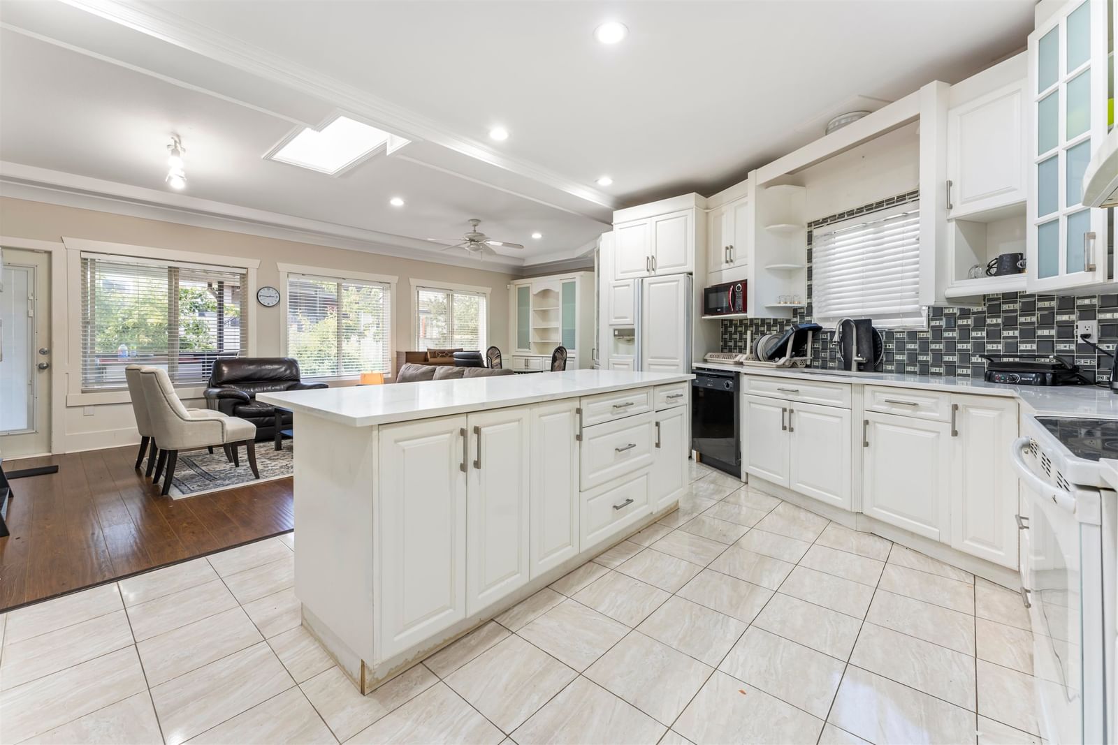 Listing Image 9
