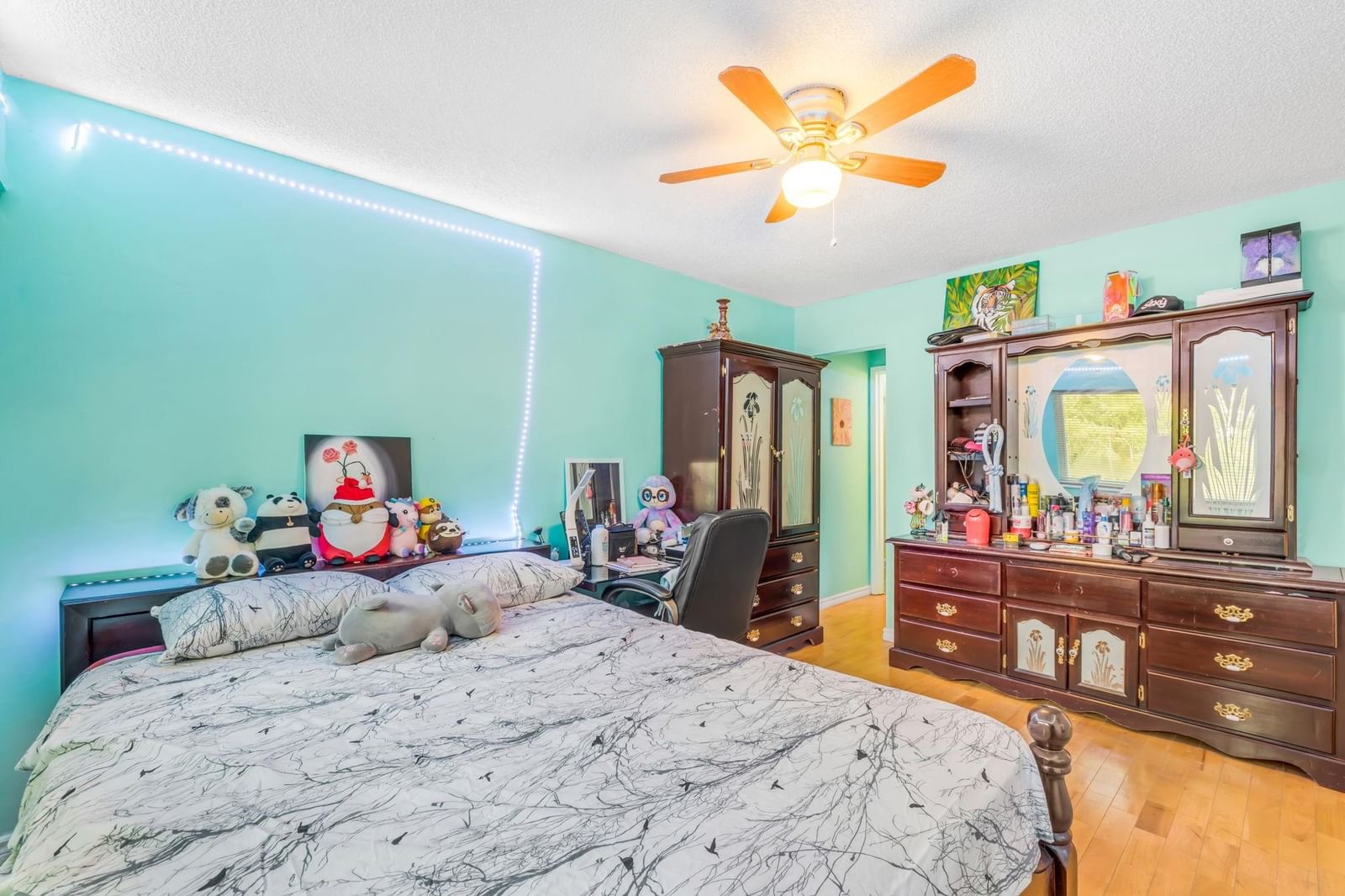 Listing Image 18