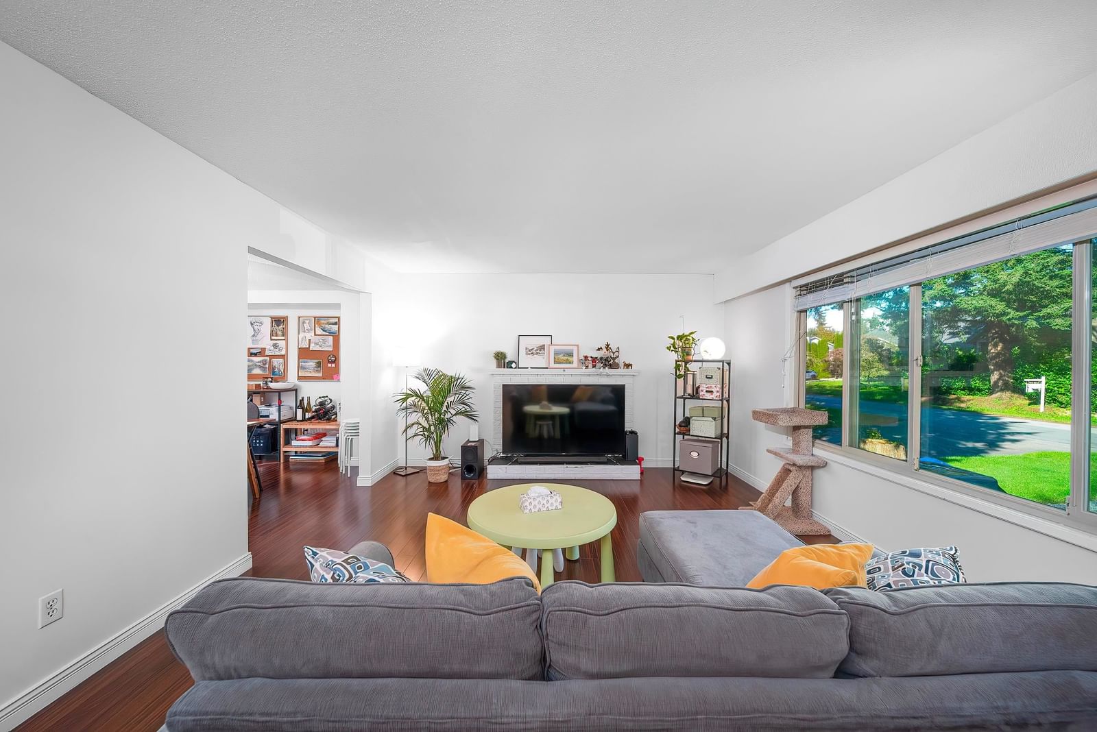 Listing Image 8