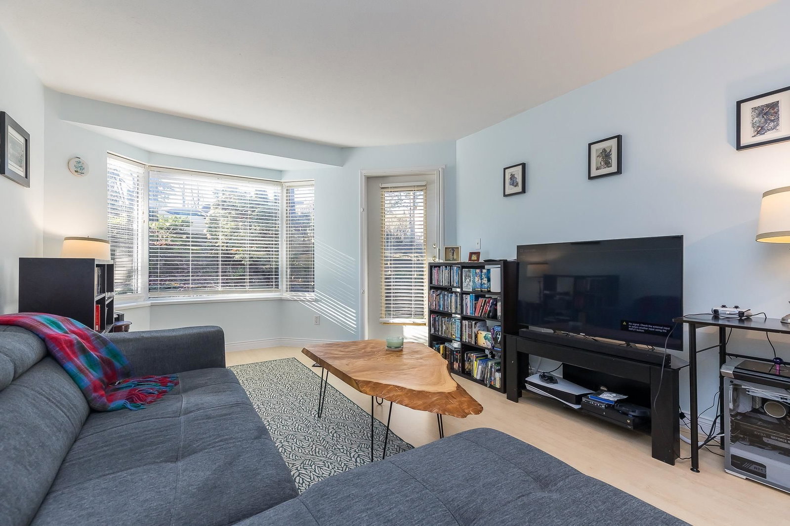 Listing Image 5