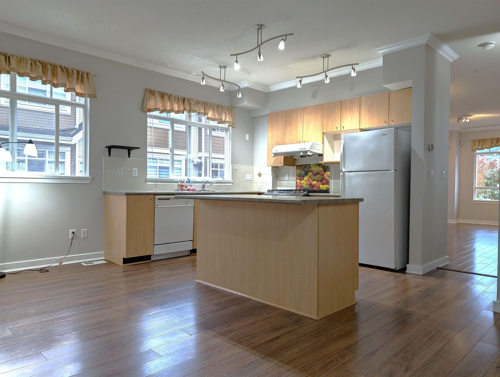 Listing Image 9