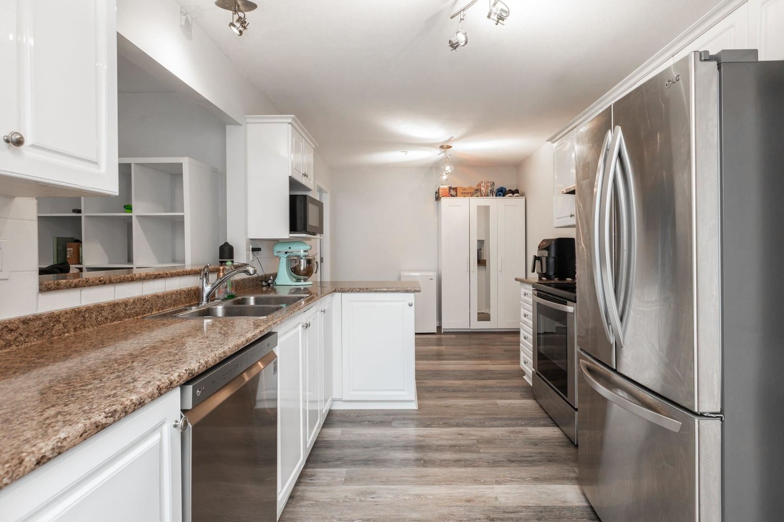 Listing Image 10