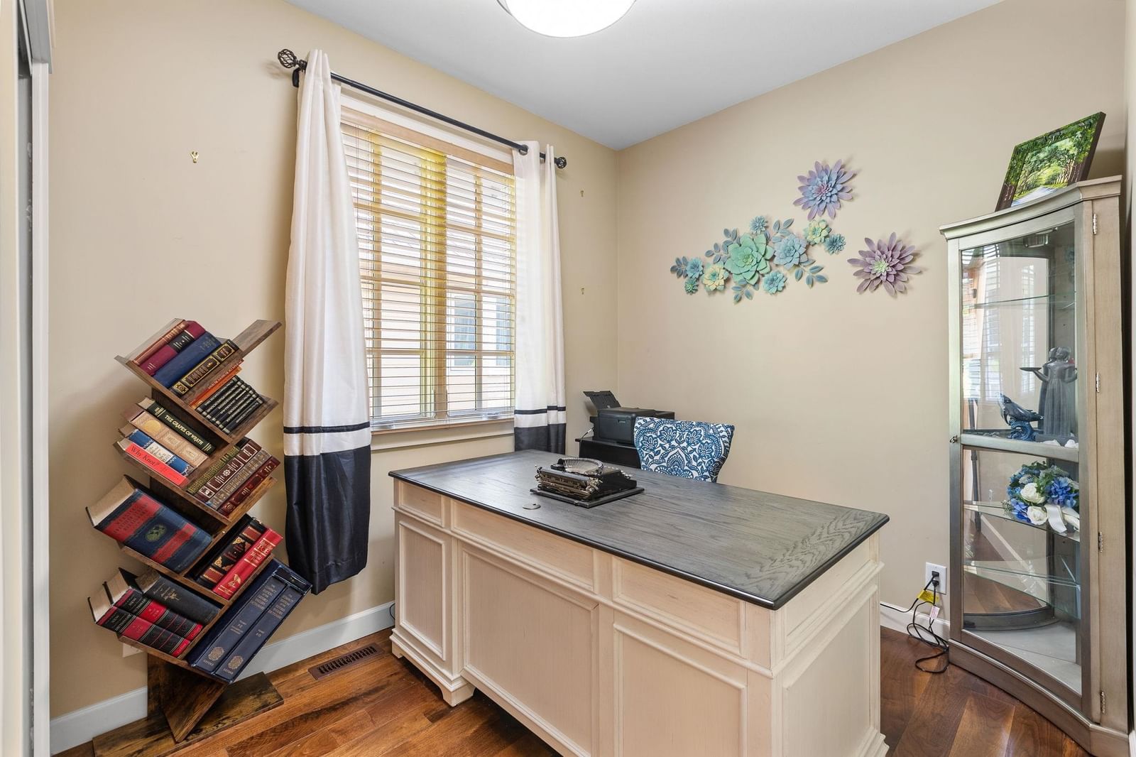 Listing Image 15