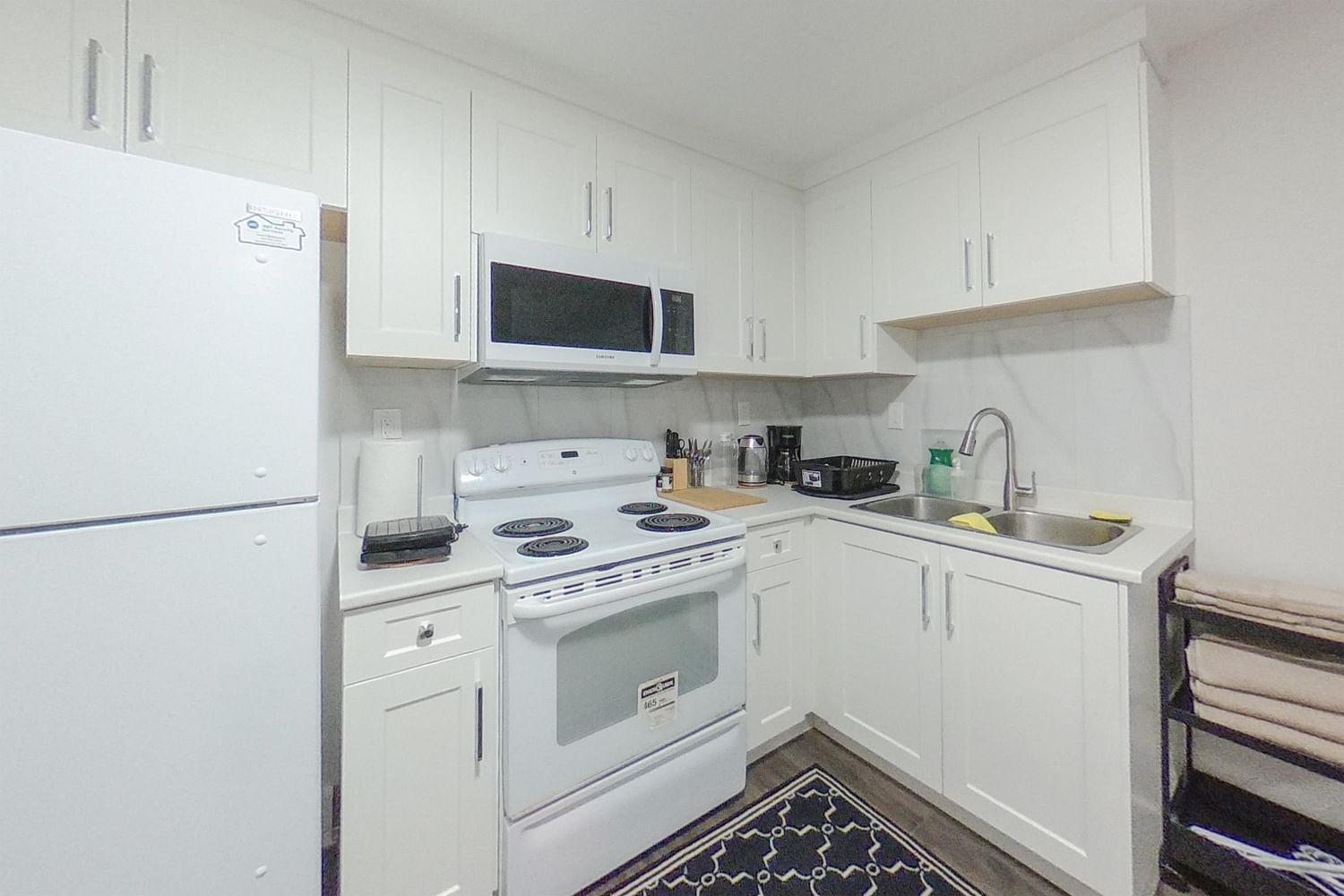 Listing Image 11