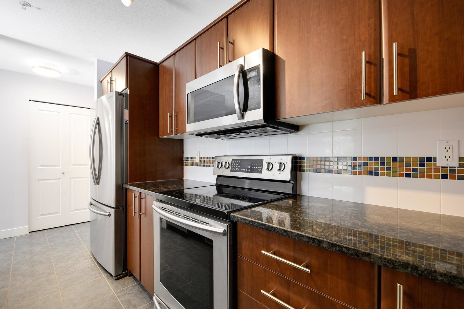 Listing Image 8