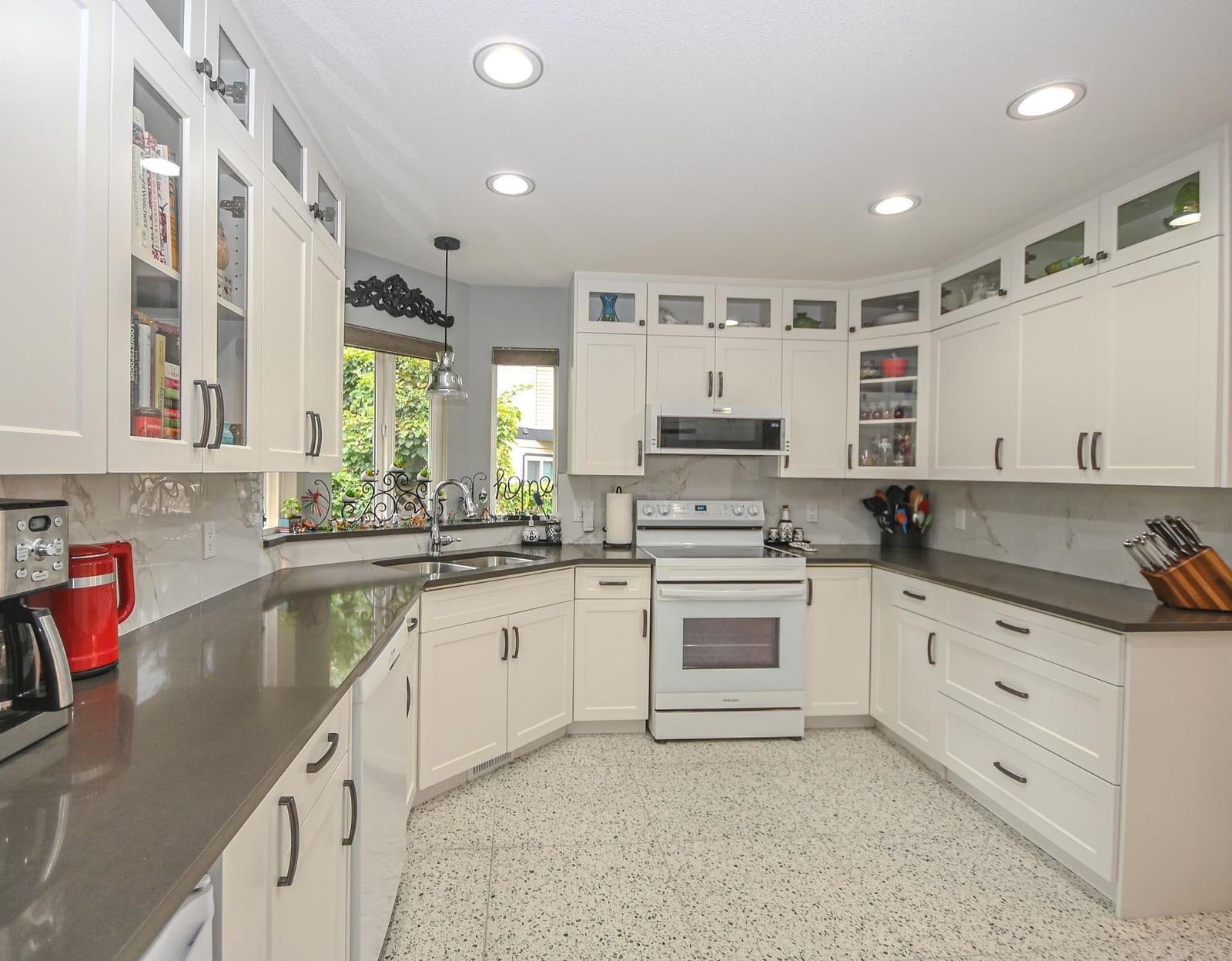 Listing Image 14