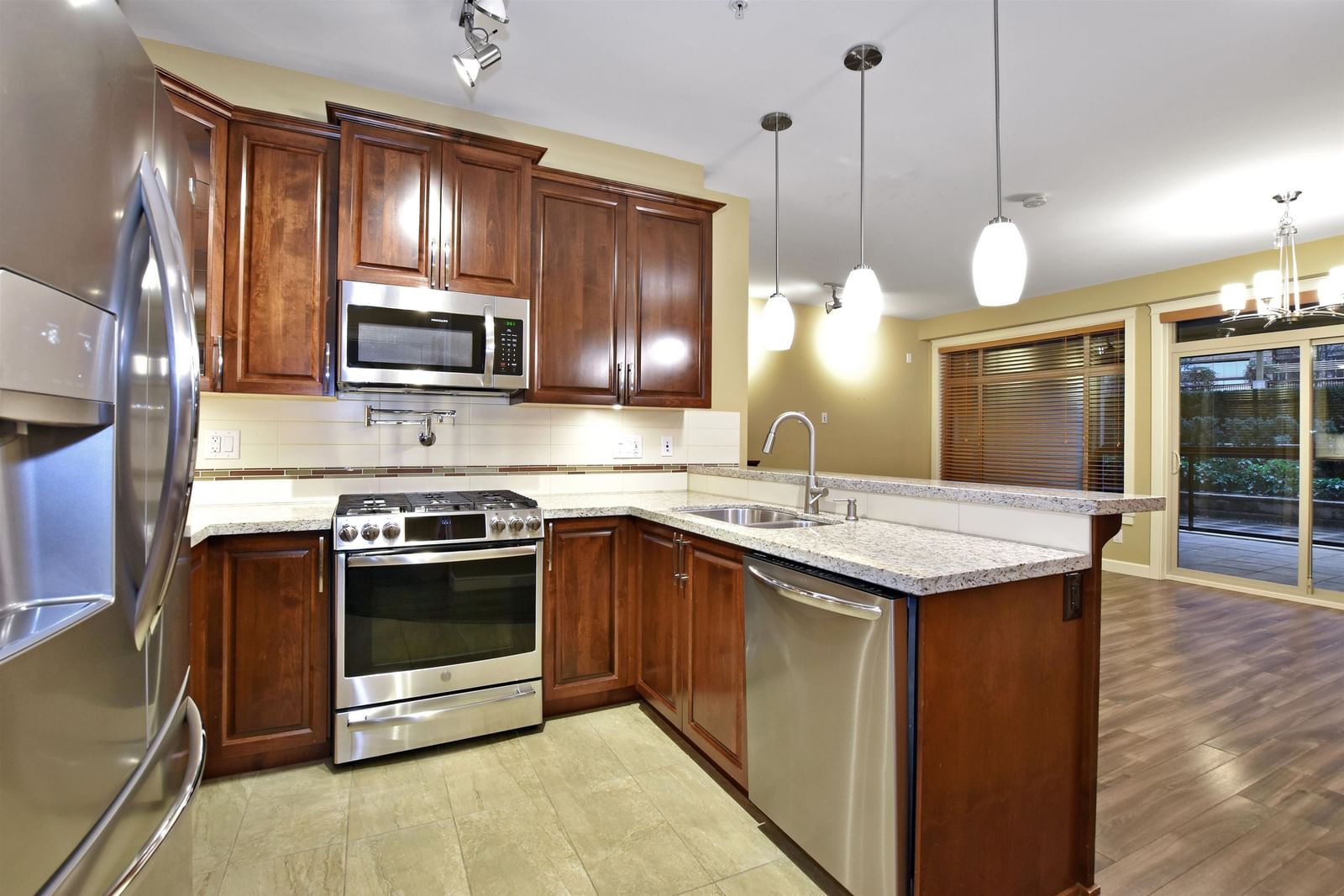Listing Image 3
