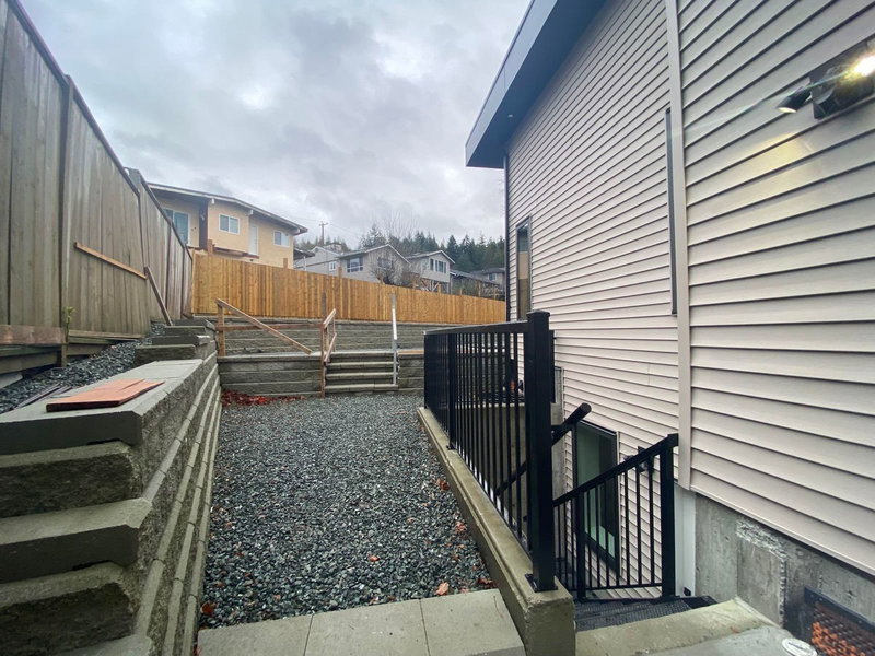 2 Bed Suite - 7542 Lindrick Court, Burnaby, V5A 3Y5 | Image 3