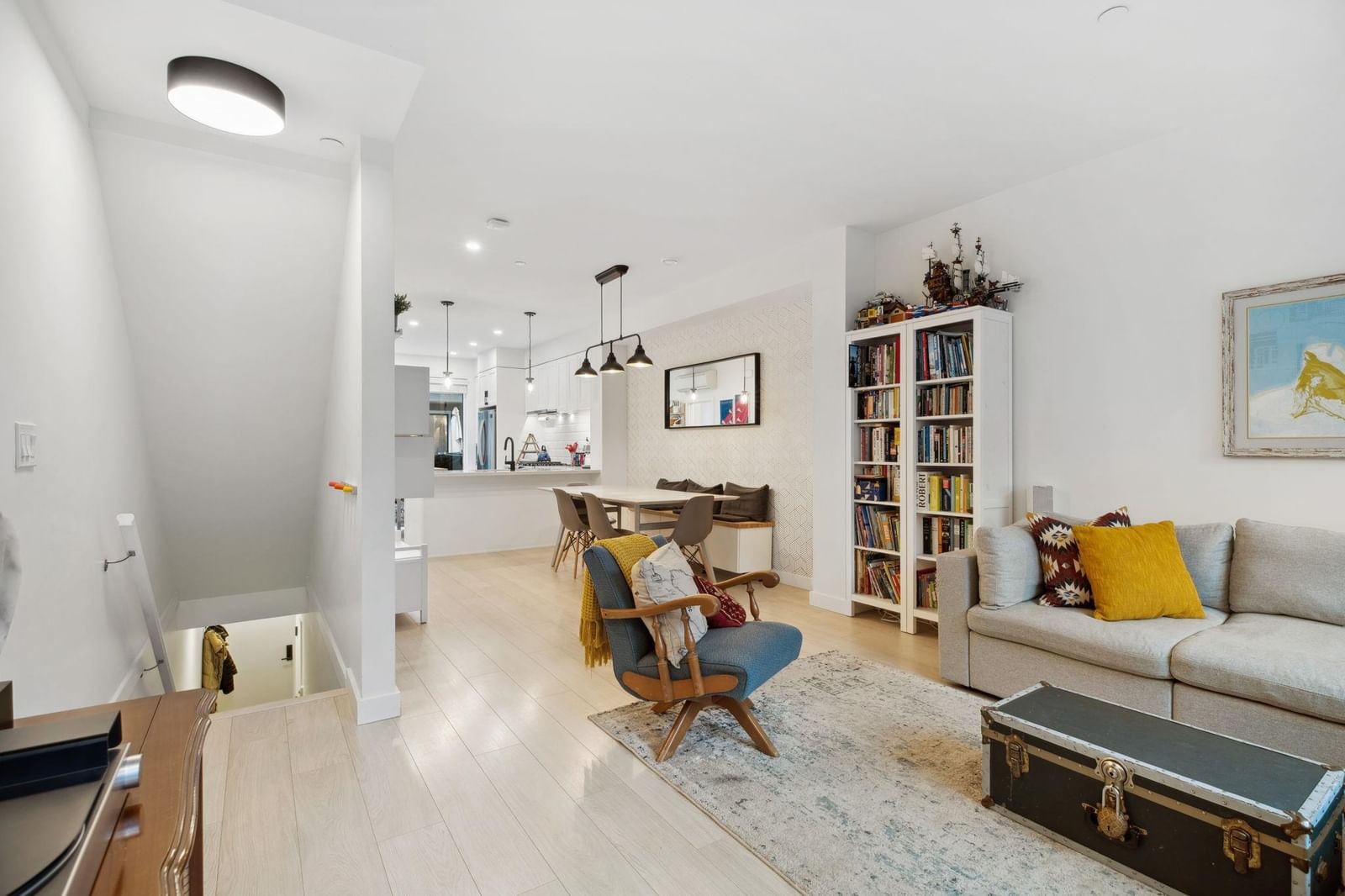 Listing Image 6