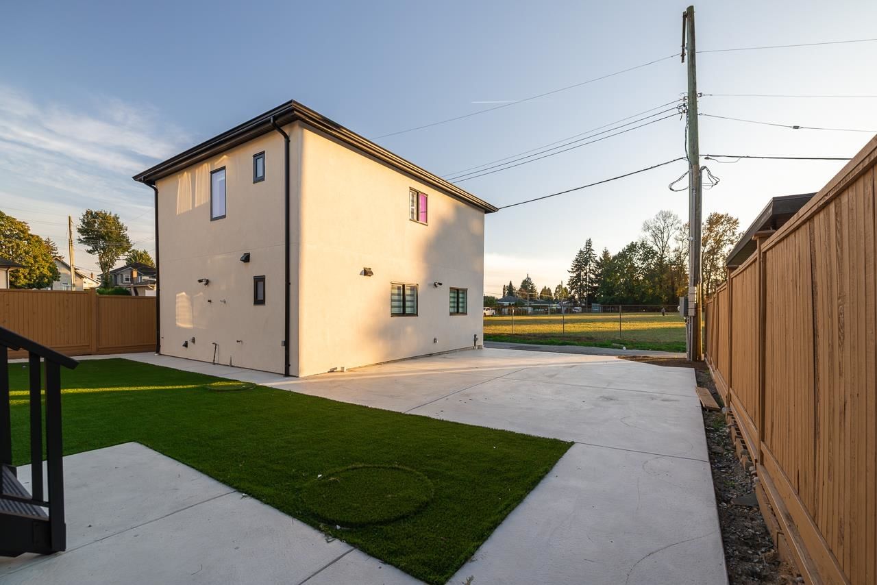 Listing Image 9