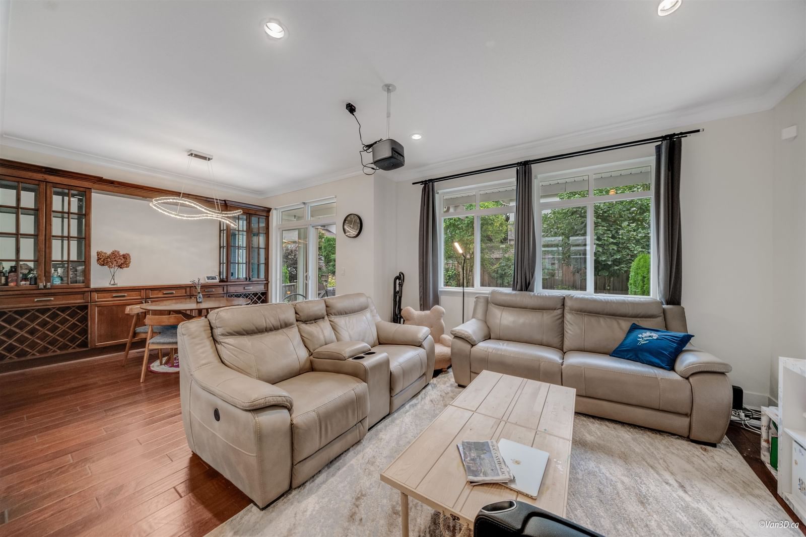 Listing Image 8