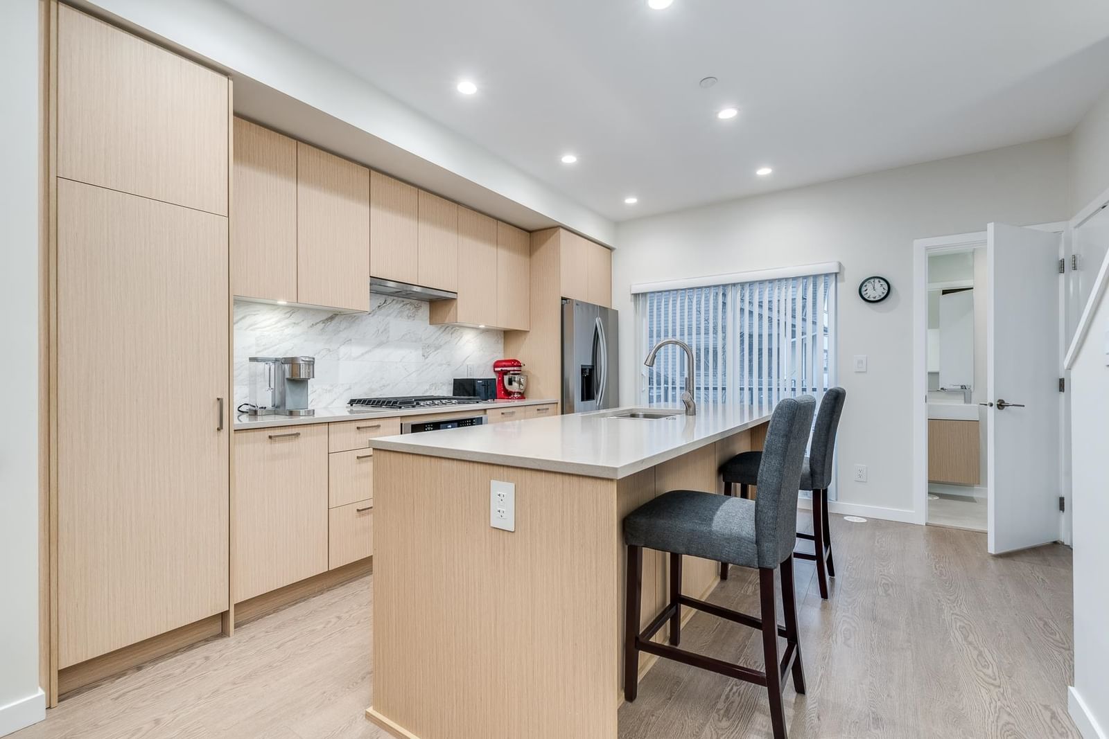 Listing Image 12