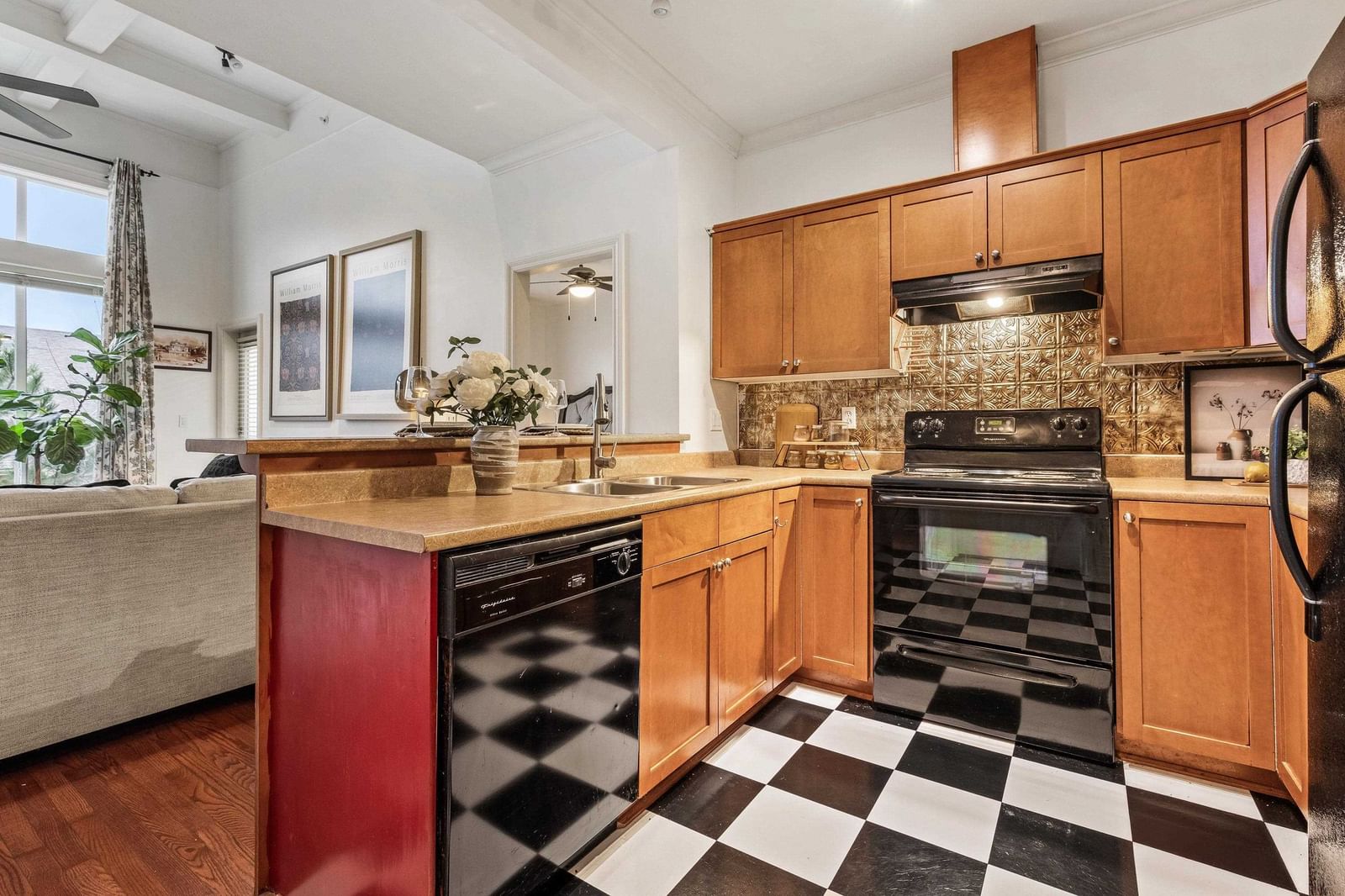 Listing Image 12