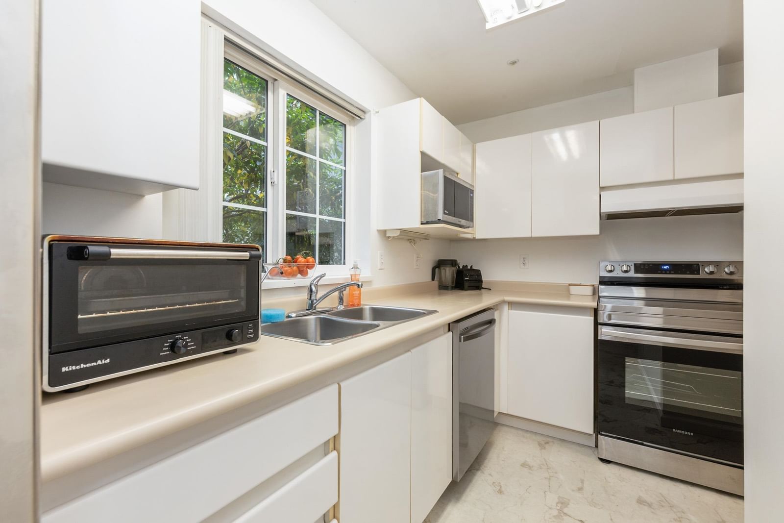 Listing Image 6