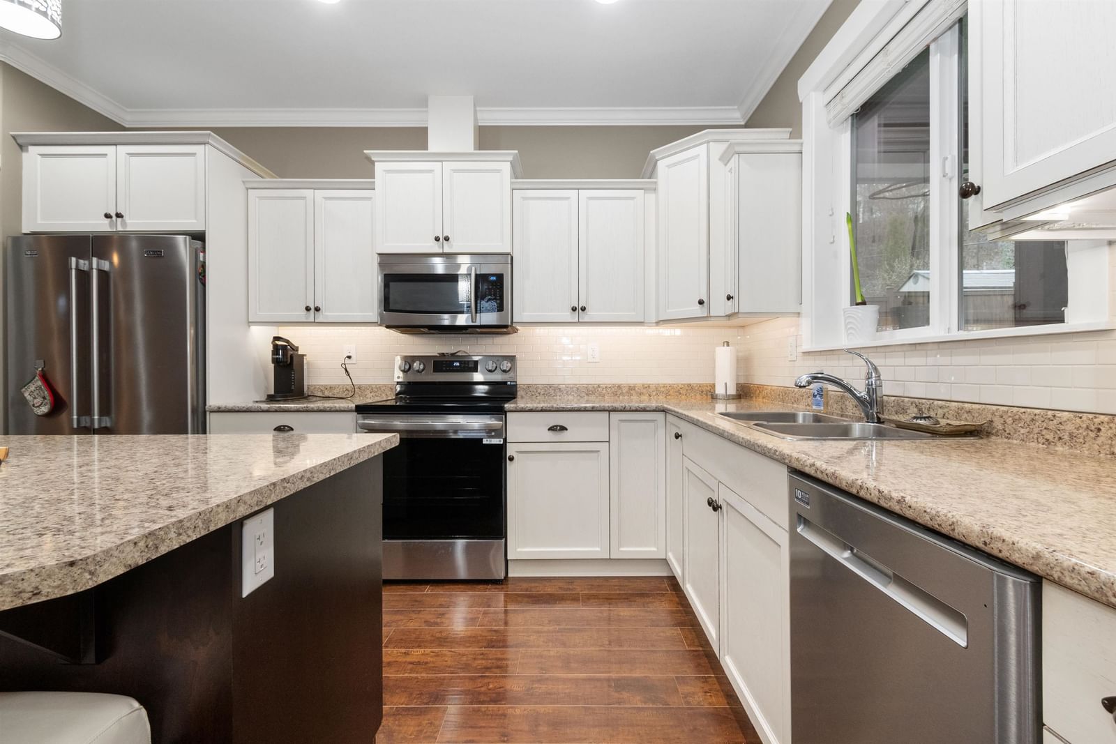 Listing Image 9