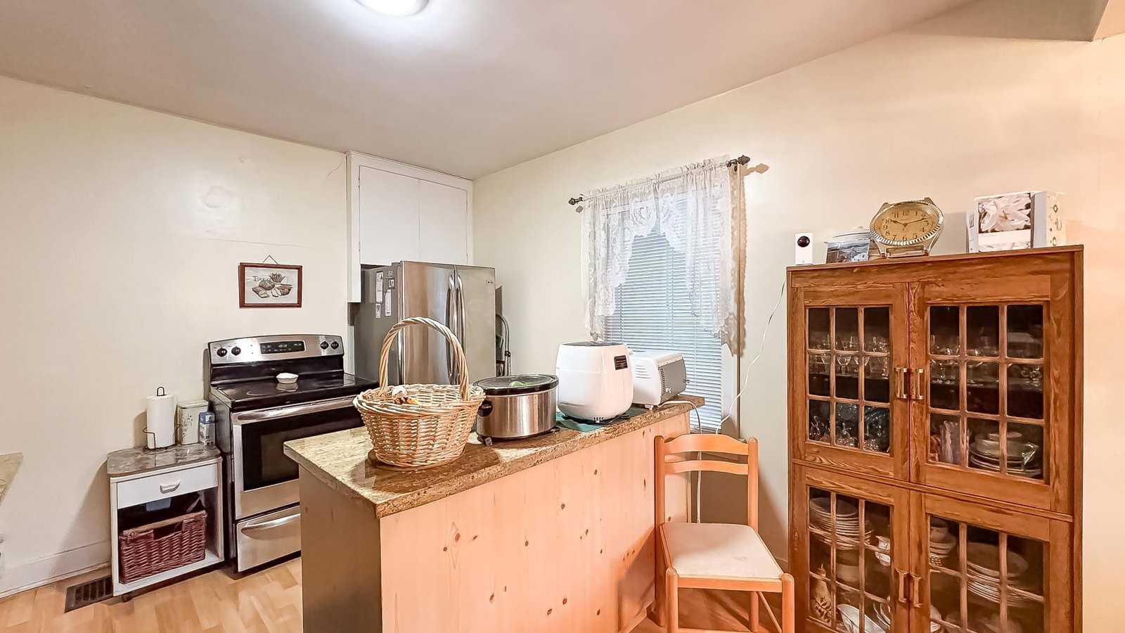 Listing Image 11