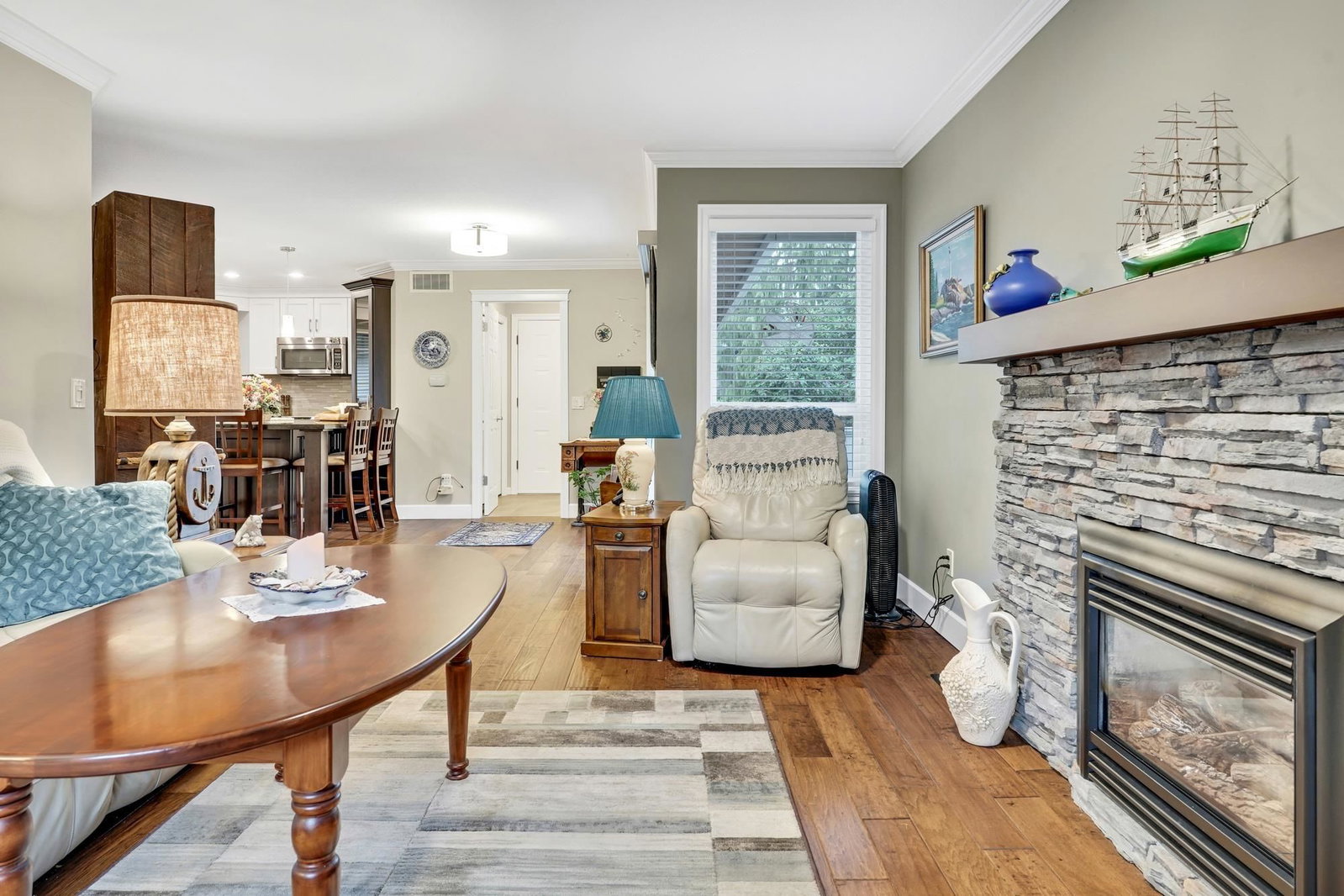 Listing Image 8